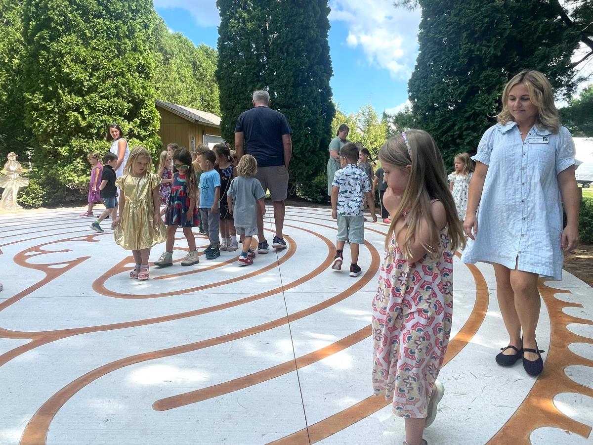 montessori-and-mindfullness.jpg montessori-and-mindfullness.jpg